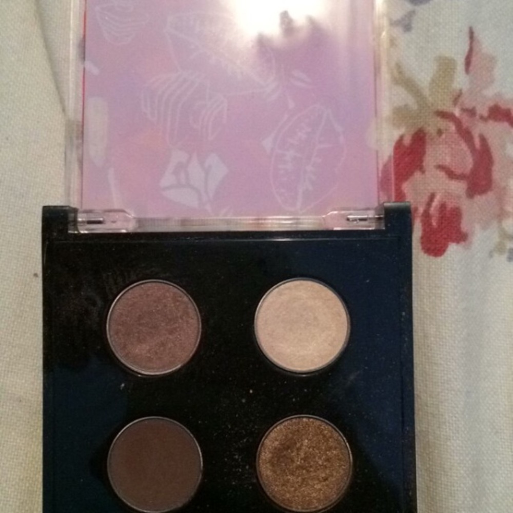 Makeup - Picture 3 of 3
